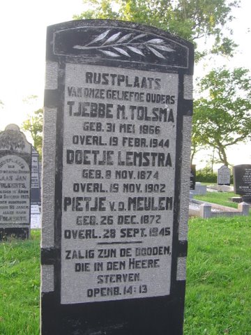 Grafsteen Tjebbe Tolsma,Doetje Lemstra en Pietje vd Meulen