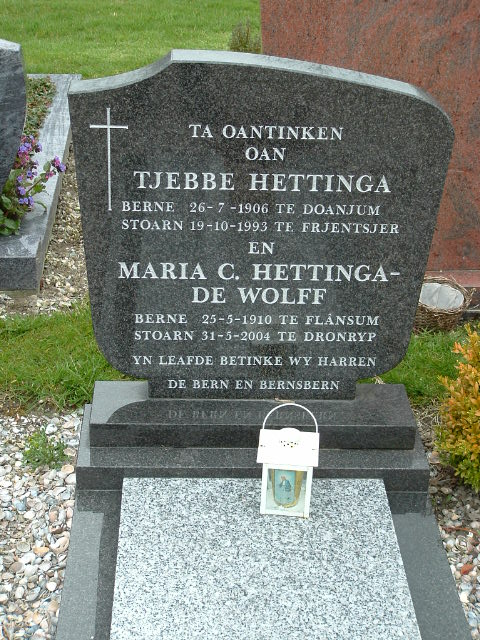 Grafsteen Tjebbe Hettinga en Maria de Wolff